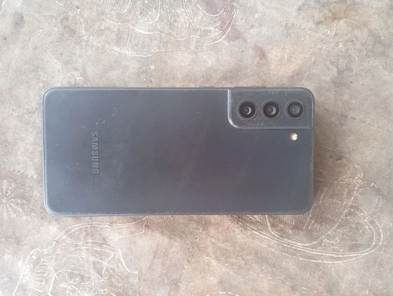 Vende-se celular s21fe bem conservado 128gb e 12 d ram 