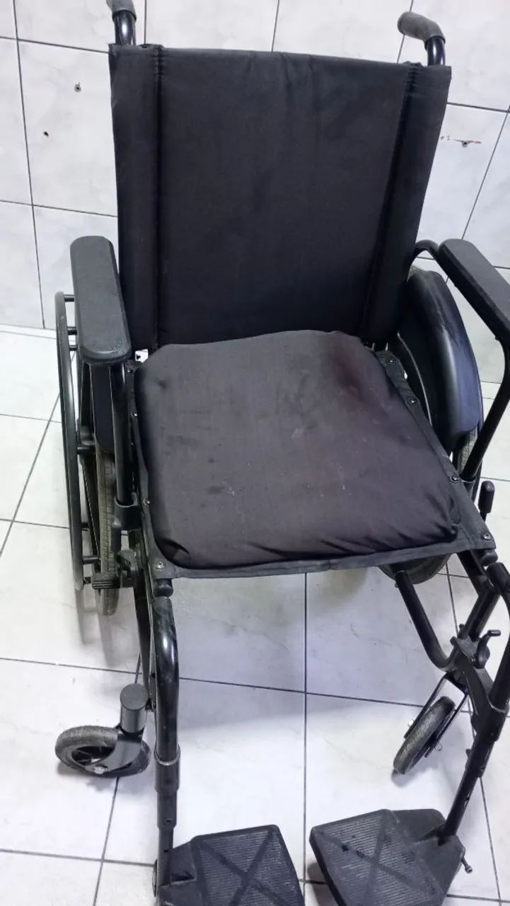 Cadeira de rodas em boas condições 