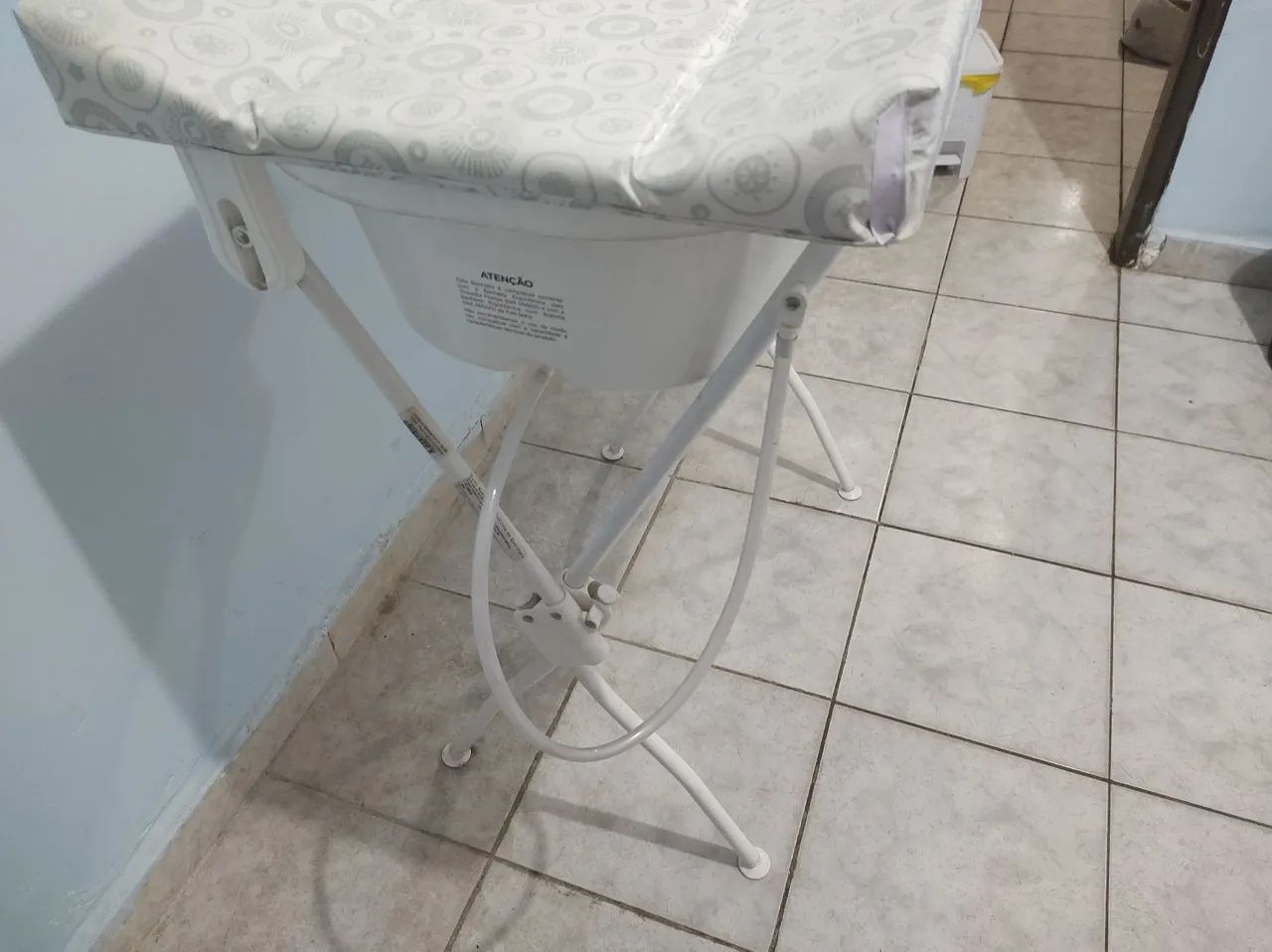 Vendo banheira com suporte e trocador. - Foto 3