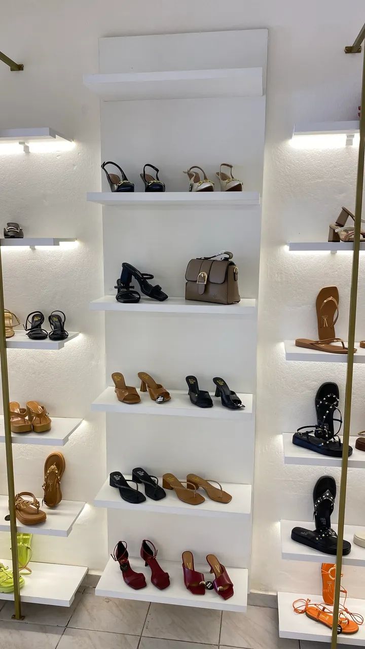 Painel de MDF com 6 prateleiras 