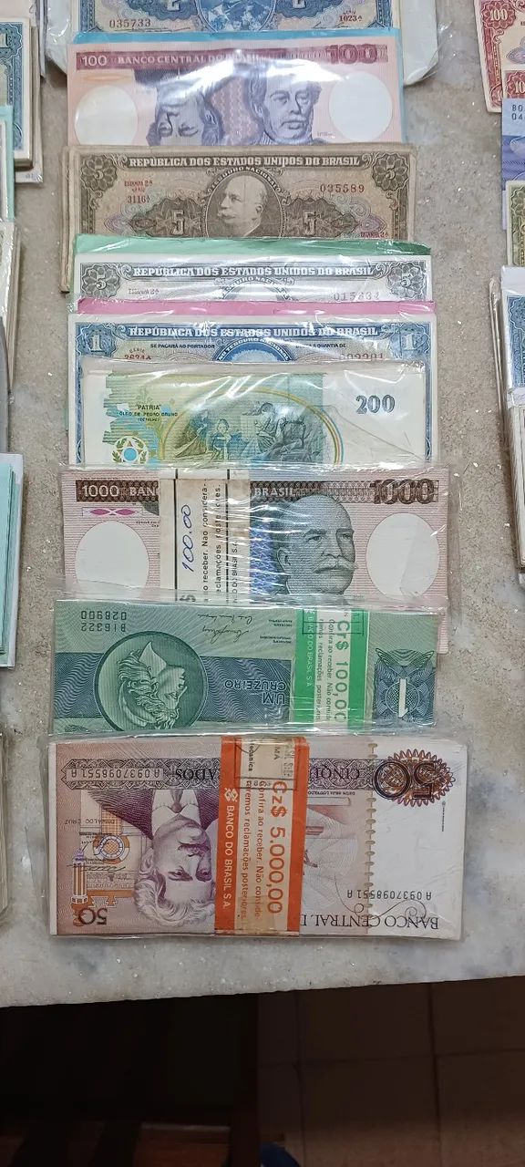 LOTE DE CÉDULAS ANTIGAS NOVAS E USADAS  E MOEDAS GRANDE QUANTIDADE LEIA... - Foto 3