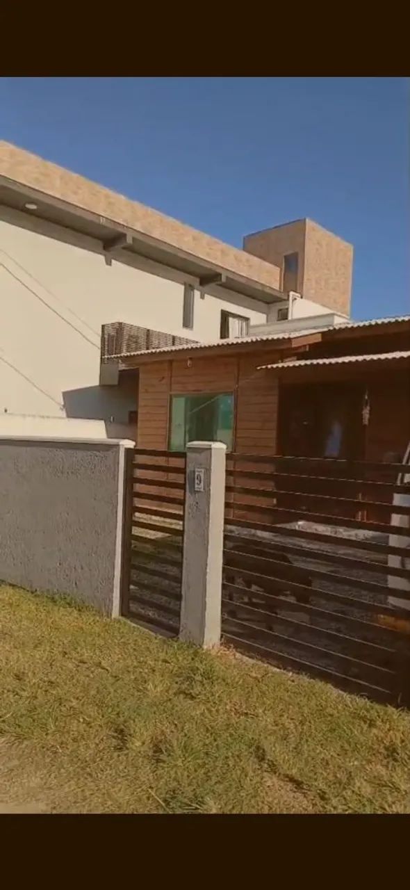 Casa de madeira semi nova