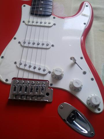 Guitarra Squier + Capa + Amplificador - Foto 5