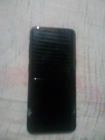 S8 com nota e todos acessório tela quebrada mas funciona perfeita mente só troca a tela - Foto 2