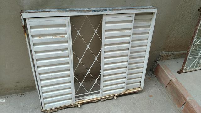 Janela de Metalon fechada - Foto 2