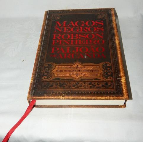Livro Magos Negros - Robson Pinheiros