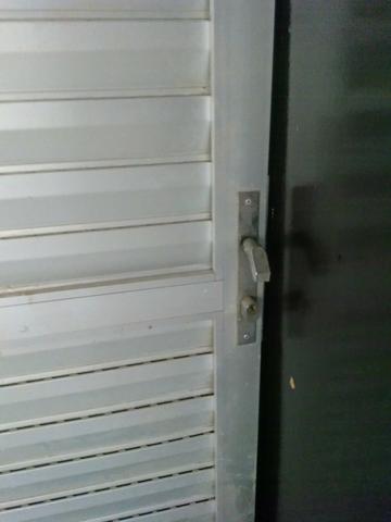 Porta de madeira e uma de alumínio - Foto 4