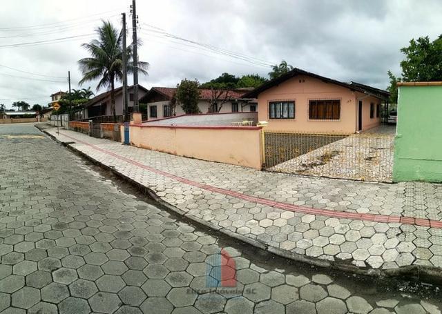 Casa Averbada com Amplo Terreno no Itaum
