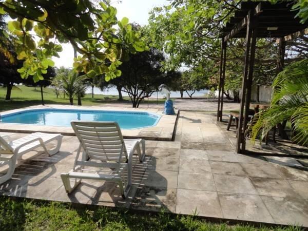 Vendo Granja com 4 quartos, Piscina, Churrasqueira, com Escritura Pública