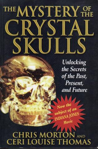 Livro - Mystery Of The Crystal Skulls, The - Chris Morton; Ceri Louise Thomas