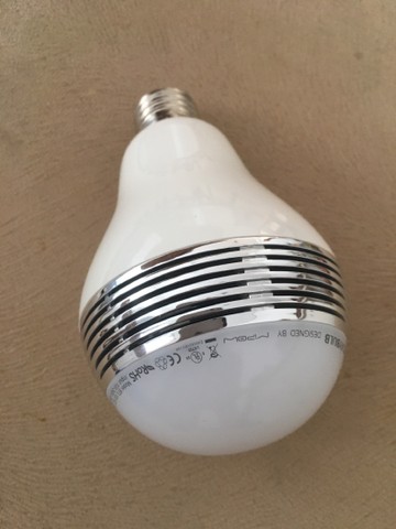 Caixa de som e lâmpada LED - PLAYBULB - Foto 2