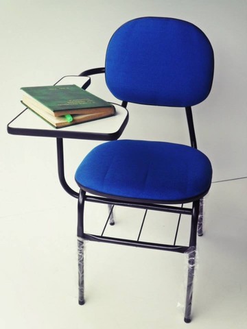 Cadeira universitária estofada com porta livros/prancheta lateral 