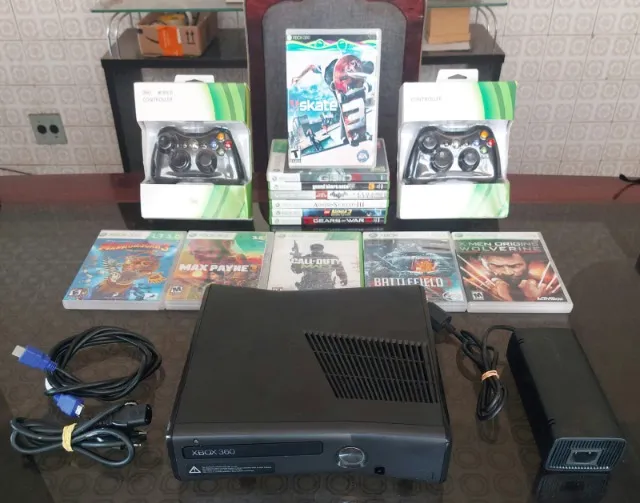 Xbox 360 desbloqueado com HD 320GB e vários jogos na memória e alguns DVDs