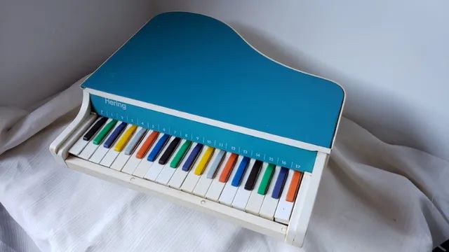 Piano de brinquedo - anos 80 (marca: Hering) - Antiguidades - Uvaranas,  Ponta Grossa 1195756623