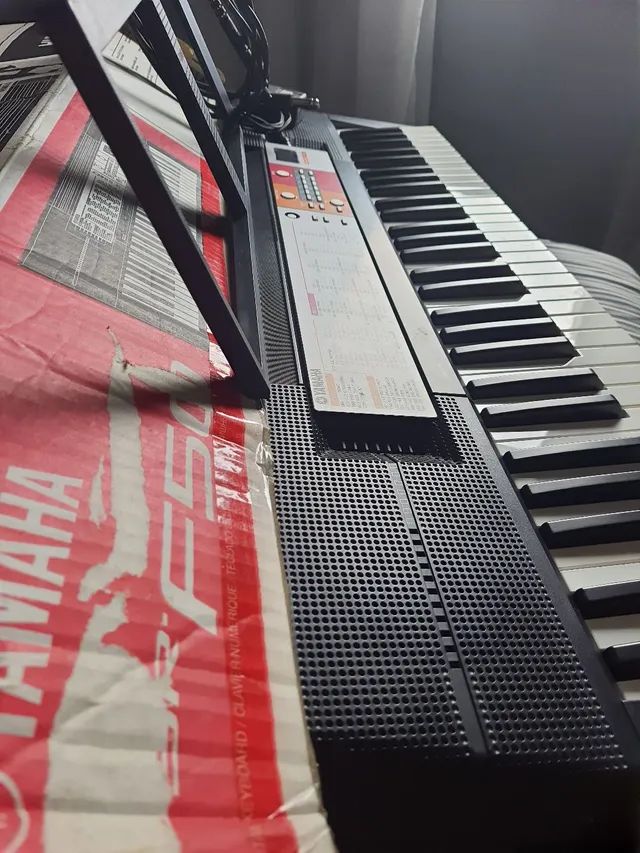 Teclado Musical Yamaha PSR-F50
