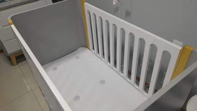 Berço Modelo BO Modular Cinza com Branco e Madeira - Foto 5