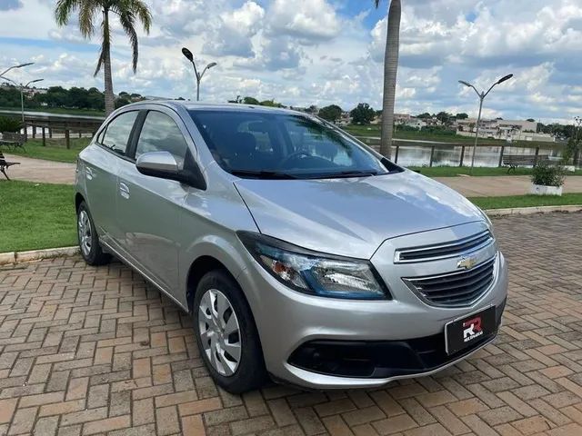 Comprar Hatch Chevrolet Onix Hatch 1.4 4P Flex LT Branco 2015 em