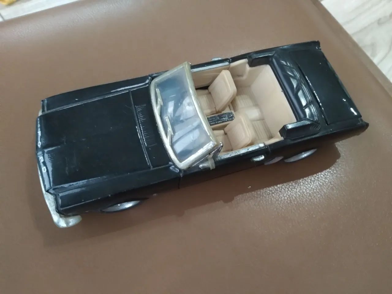 Carro de brinquedo Ford Mustang conversível - Foto 2