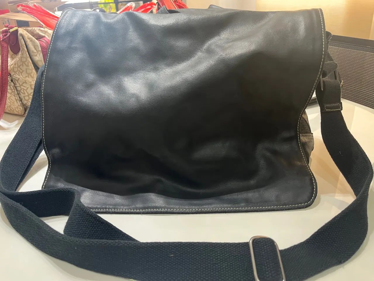 Bolsa de Ombro Masculina de Couro da grife Fóssil - Foto 3
