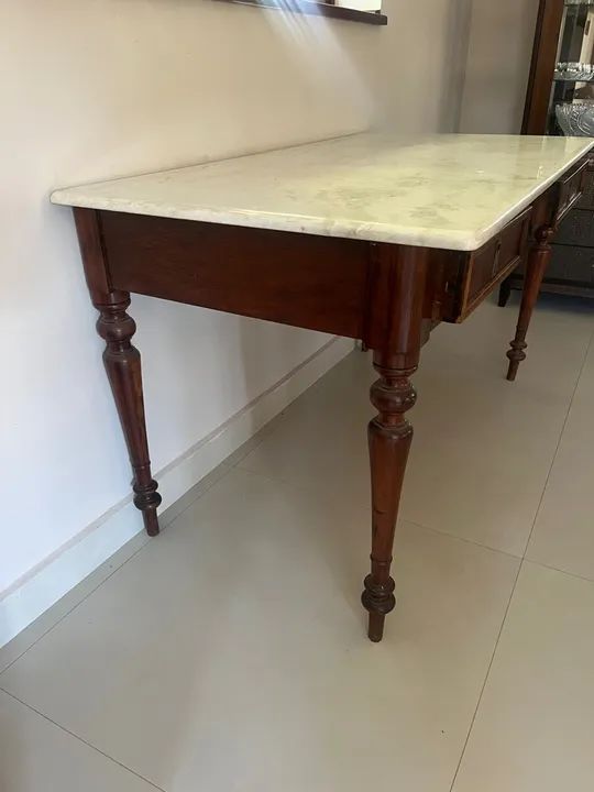 Mesa de madeira com tampo mármore  - Foto 2