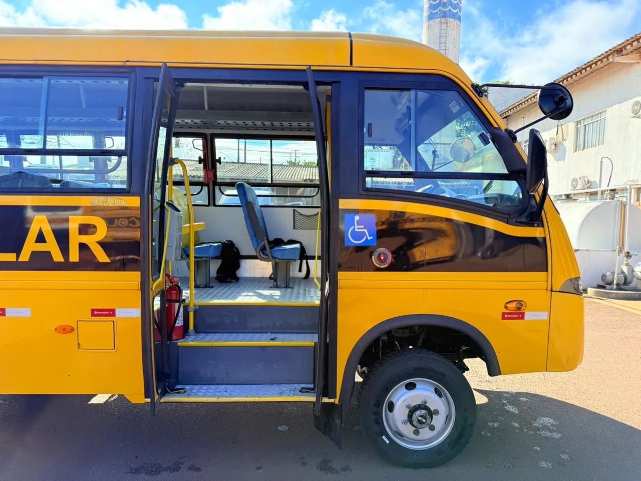 Microônibus Volare V8L 4x4 ano 2012/2013 motor cumins isf 4cc em cascavel,PR - Foto 9