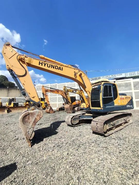 Escavadeira Hyundai r220-9s 2014 - Foto 4