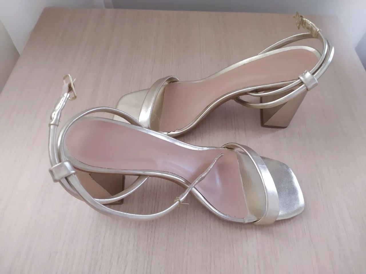 Sandália Dourada n. 36