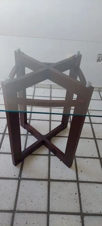 Mesa tampo de vidro com base madeira.  - Foto 4