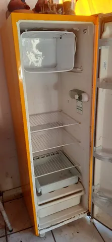 Vendo Geladeira com Defeito (Não funciona)