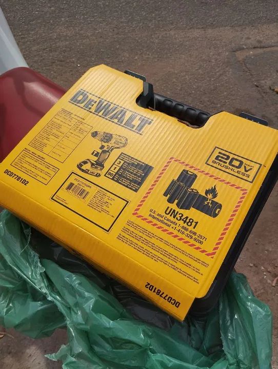 Parafusadeira/furadeira Dewalt 20V 64187037471235123