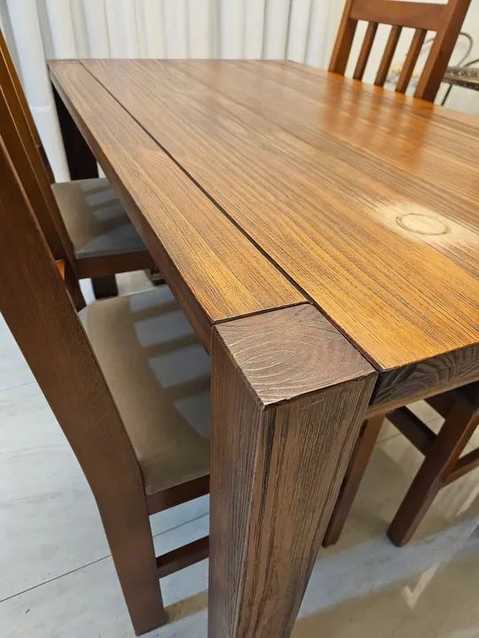 Beautiful table, solid wood!64861632157698121