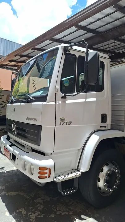 Caminhão Mercedes-Benz Atron 1719 - carroceria e módulo de passageiros - Foto 2