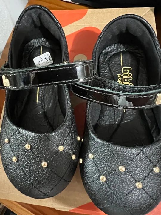 Sapatinho Infantil Bibi Feminino Preto com Detalhes Dourados Tamanho 21 - Foto 3