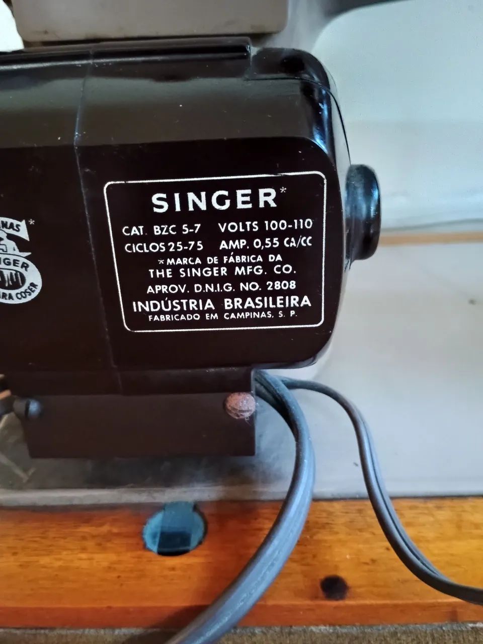 Máquina de Costura Singer Antiga - Foto 2