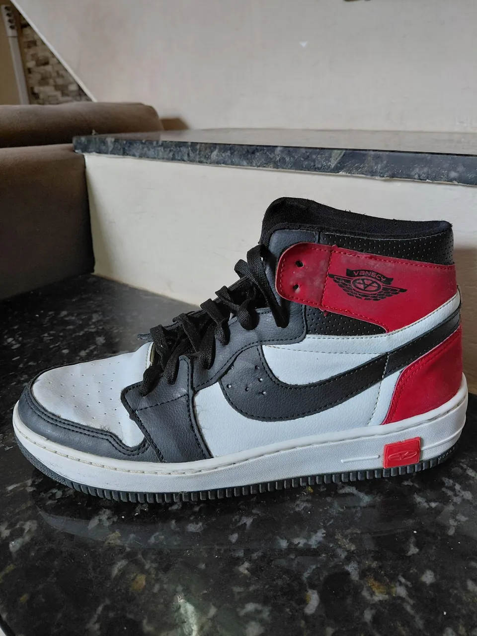 Tênis Nike Air Jordan 1 Retro High - Tamanho 41
