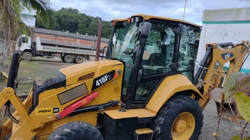 Retroescavadeira Caterpillar 2019  - Foto 4