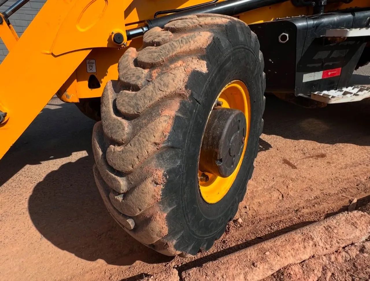Retroescavadeira JCB - Pronta pro trabalho - Foto 2