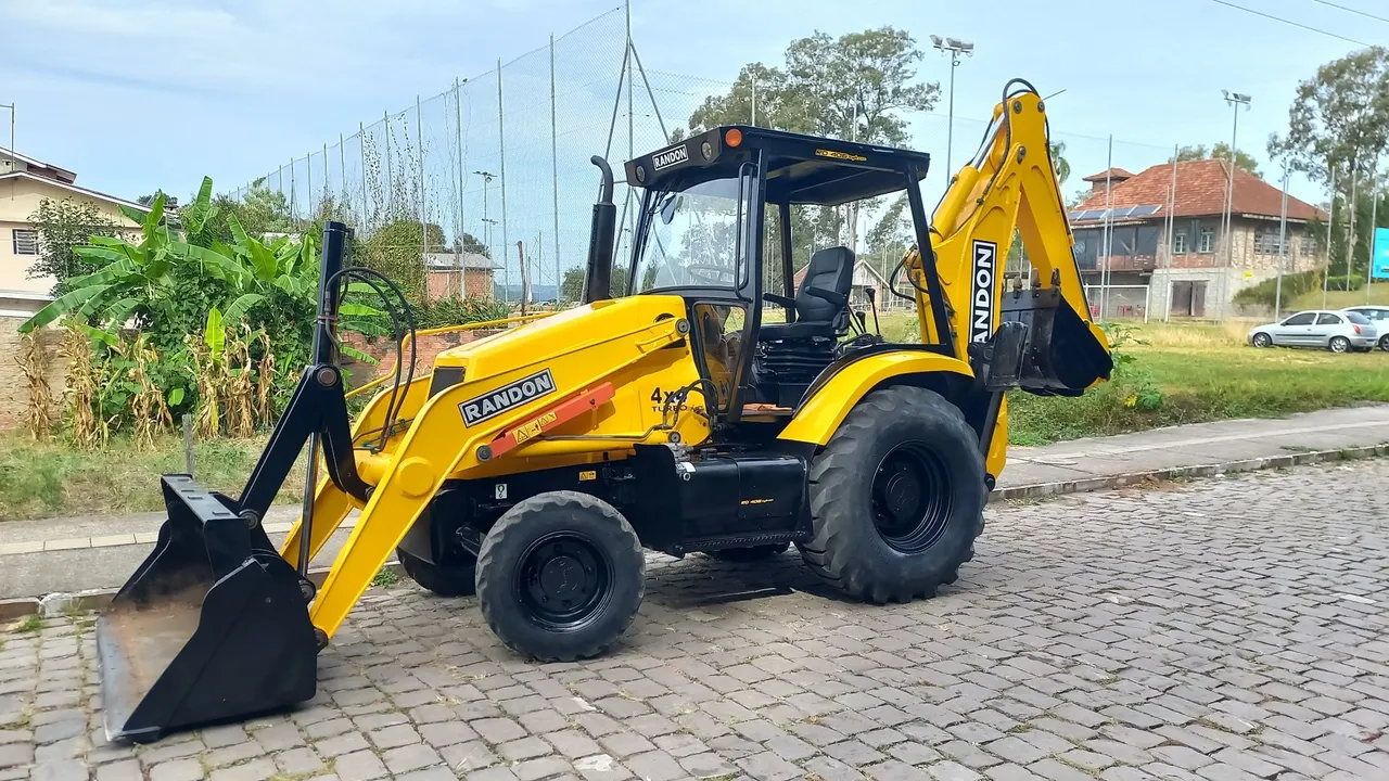 Retro escavadeira Randon 4x4