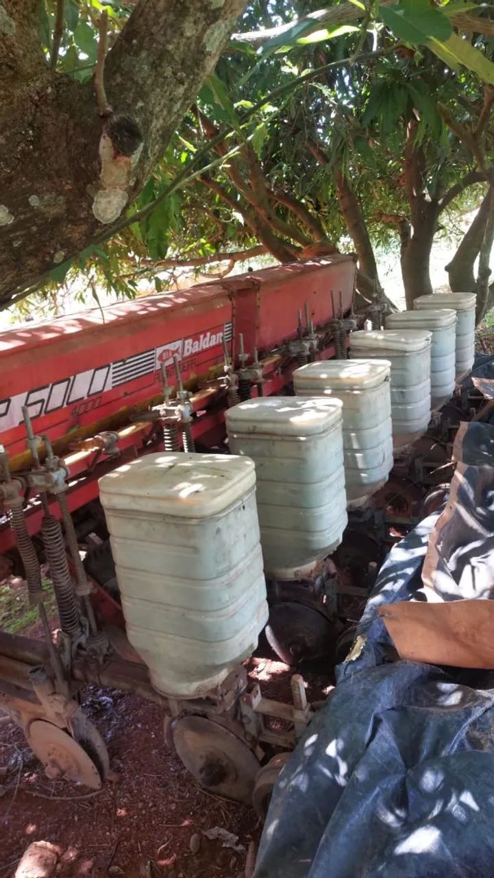 Plantadeira Balden pra solo 6 linha hidráulica funcionando perfeitamente  - Foto 5
