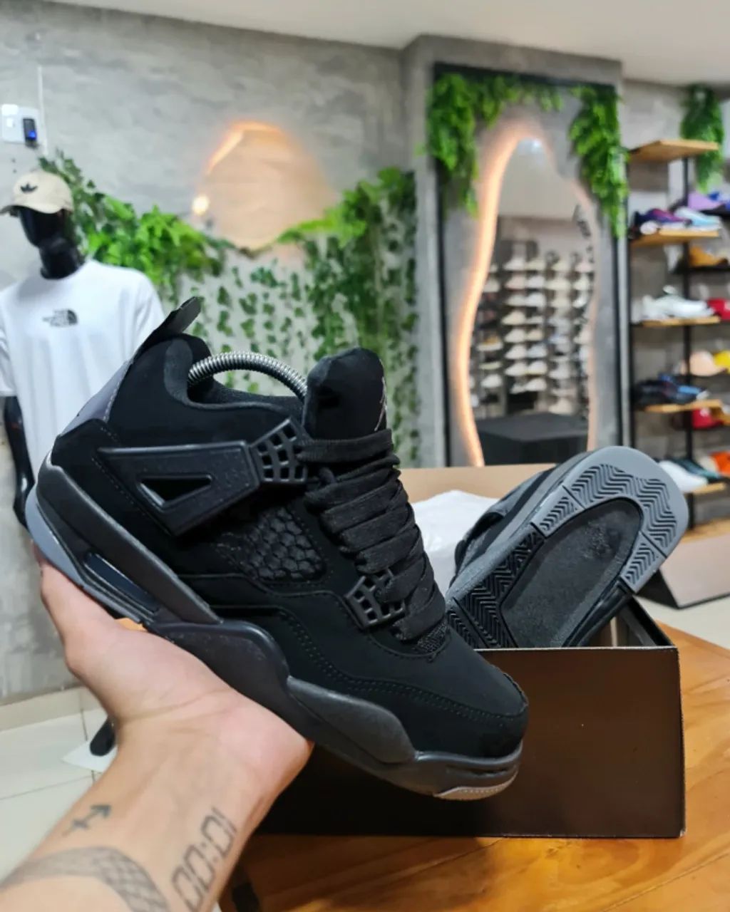 Nike Air Jordan 4 - Preto/Camaleão - Foto 3