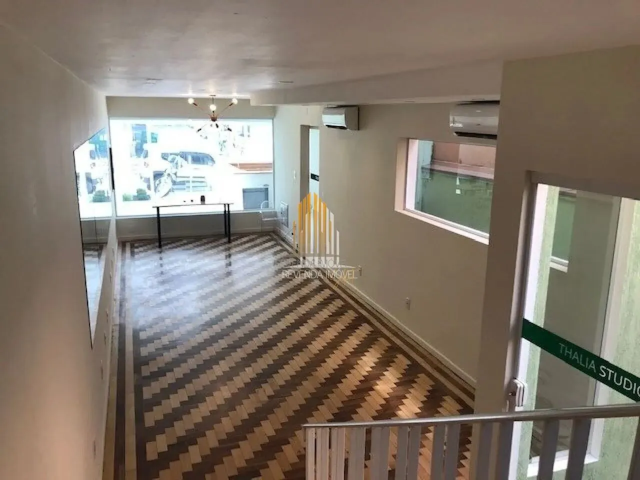 VILA OLÍMPIA - CASA de 200m² com 3 dormitorios, 4 banheiros e 4 vagas.