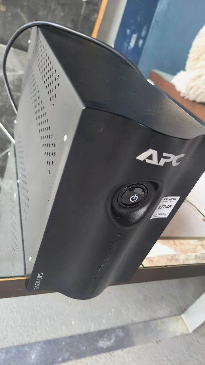 Nobreak APC Back-UPS 32248 USADO PRECISA DE MANUTENÇÃO