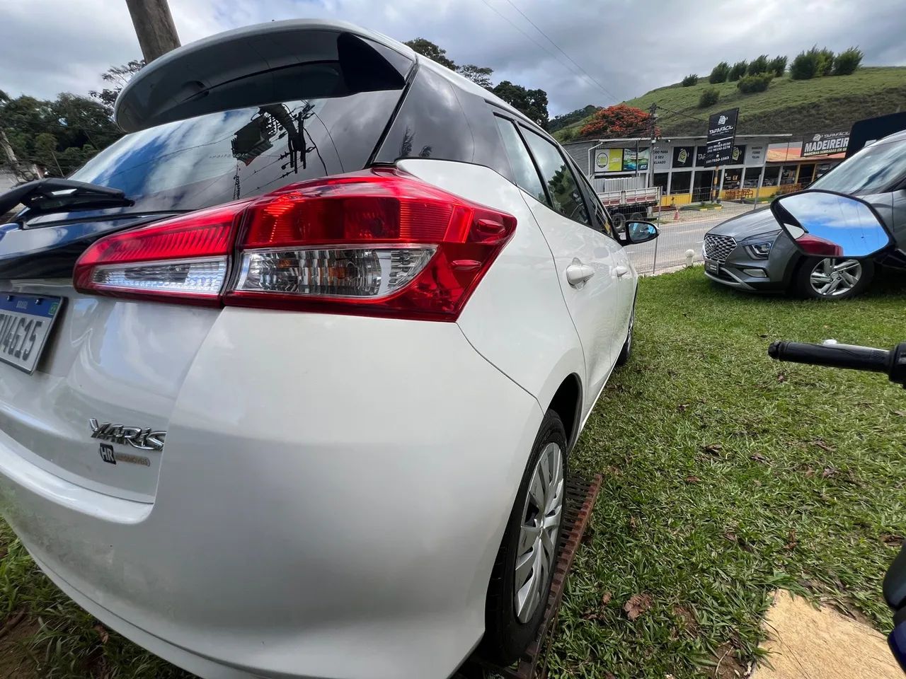Toyota Yaris XL 1.5 Automático - Foto 2