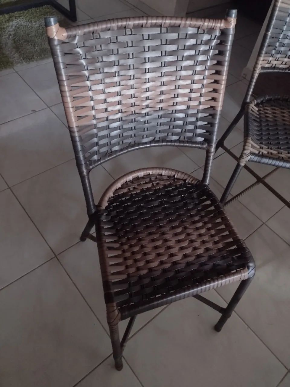 Cadeiras de Ferro com Material Sintético.