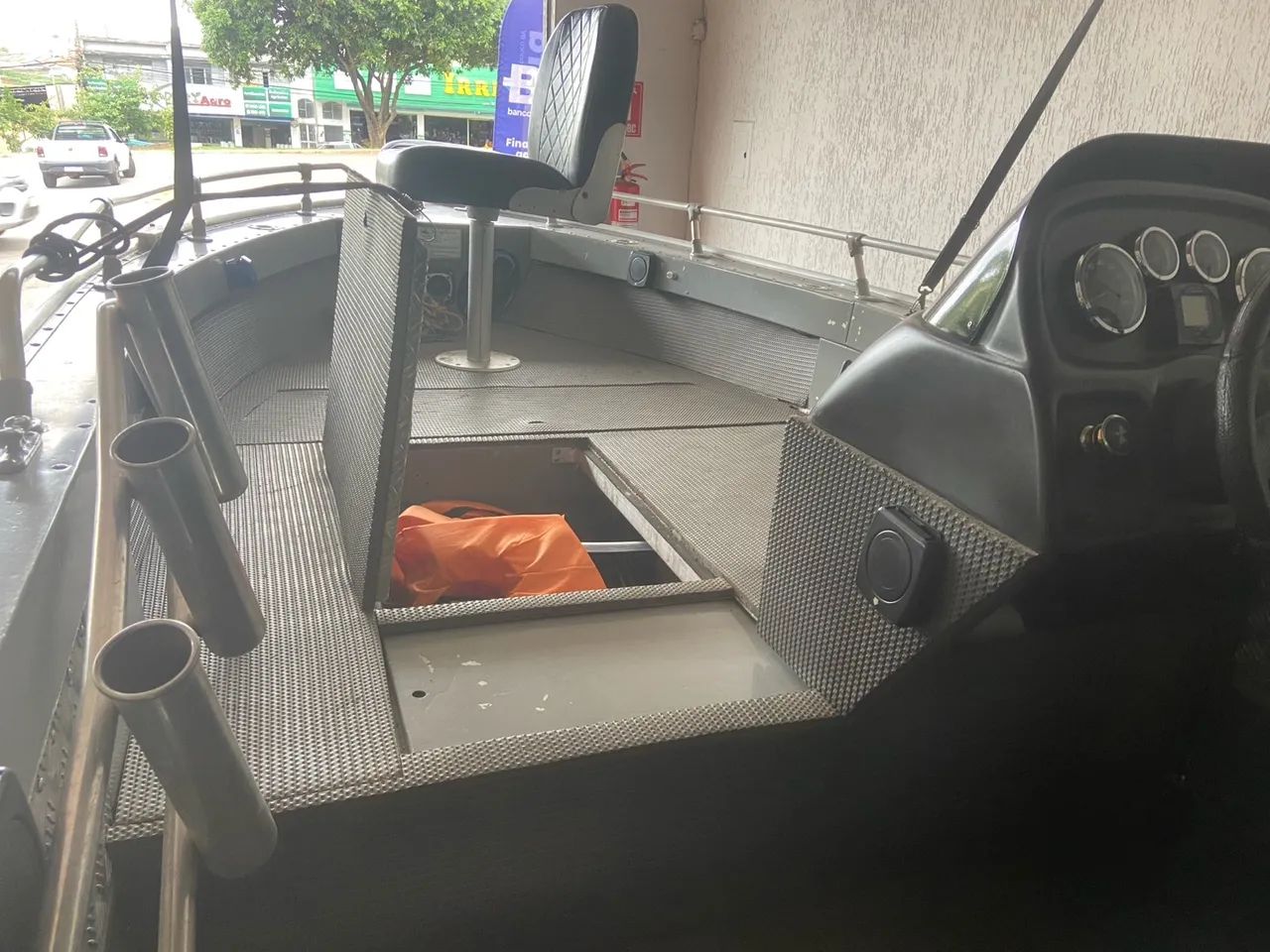 Lancha Araguaia 2014 motor Mercury 115 4 tempos, em ótimo estado de conservação - Foto 8