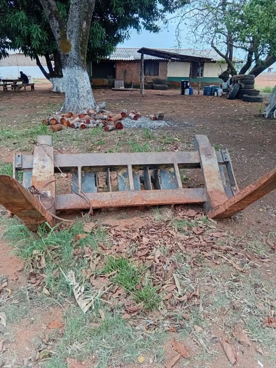 Garfo para pá carregadeira usado reforçado - Foto 2