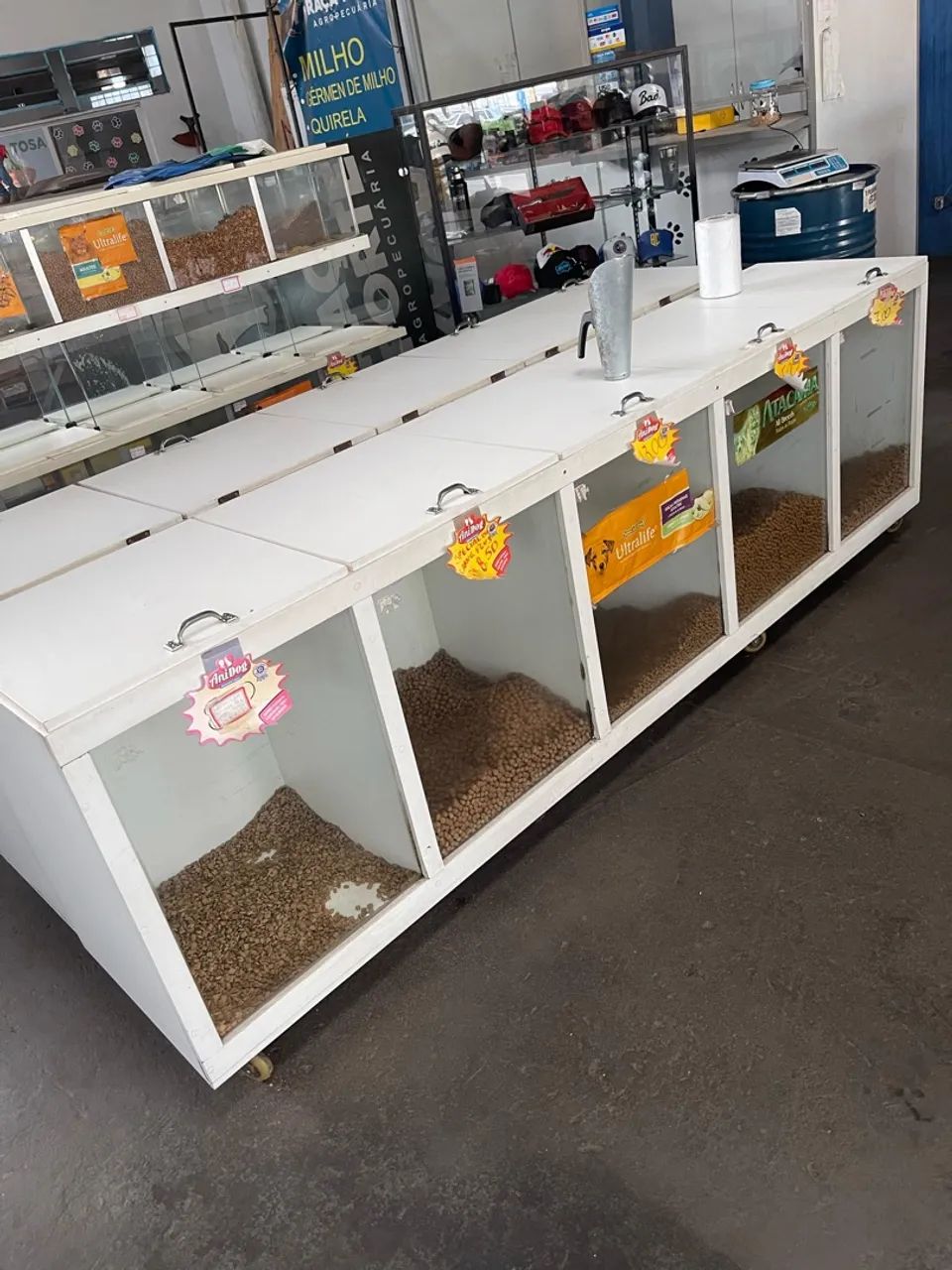Expositor de Ração para Pet Shop
