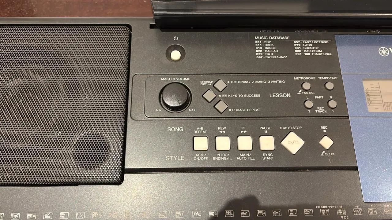 Teclado Yamaha PSR-E333 - Foto 3