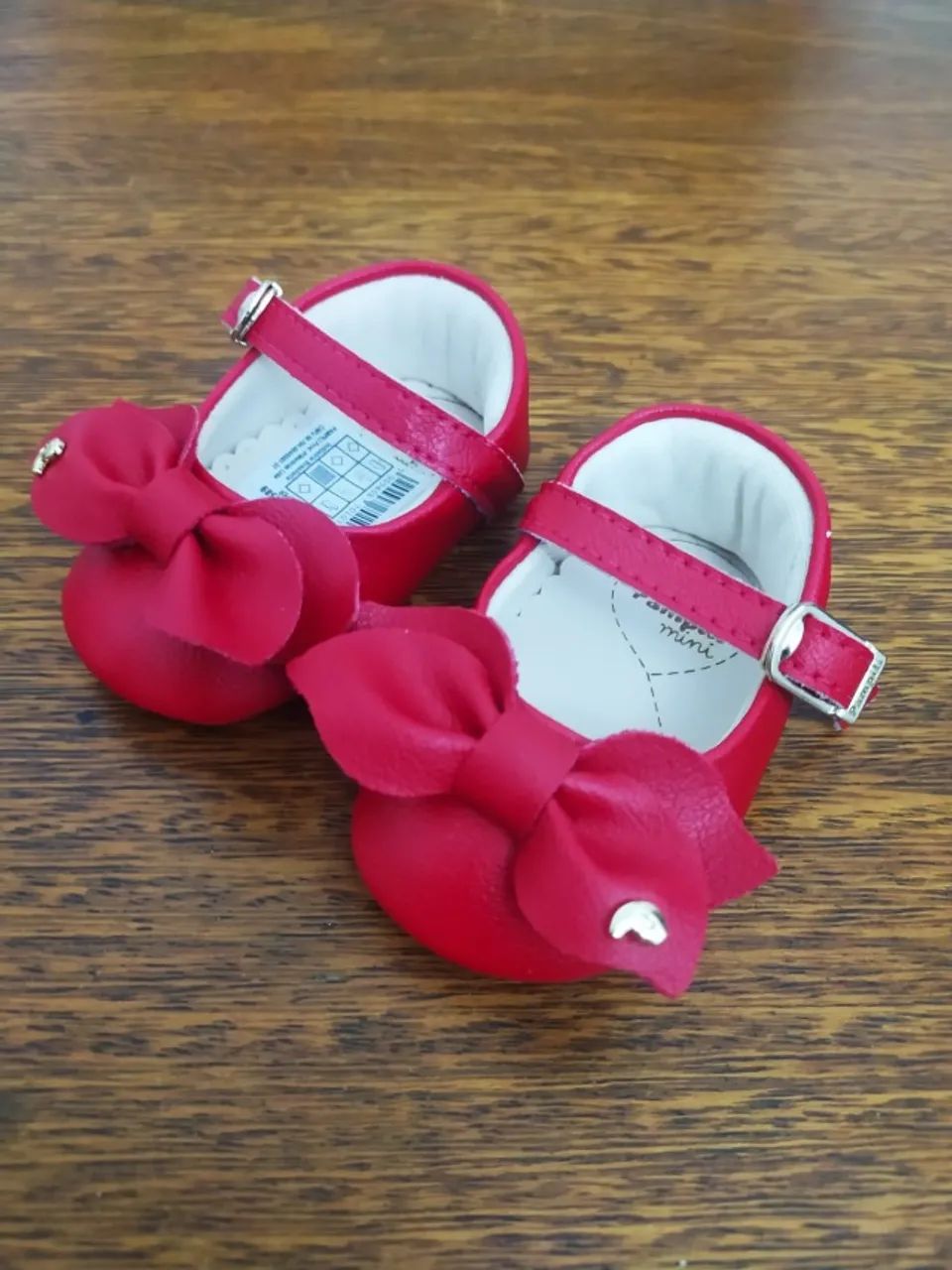 Sapatinho Infantil Com Lacinho Vermelho - Tamanho 17