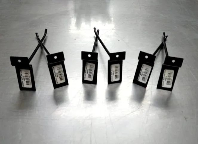 Gancho p/ Parede Canaletada Preto 15cm - Foto 2